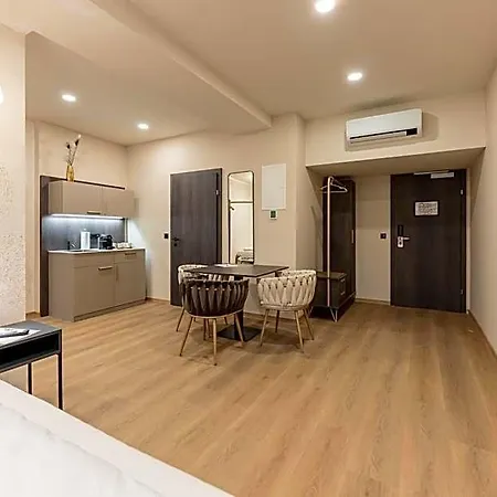 Lavilo Center Apartmanhotel 3*